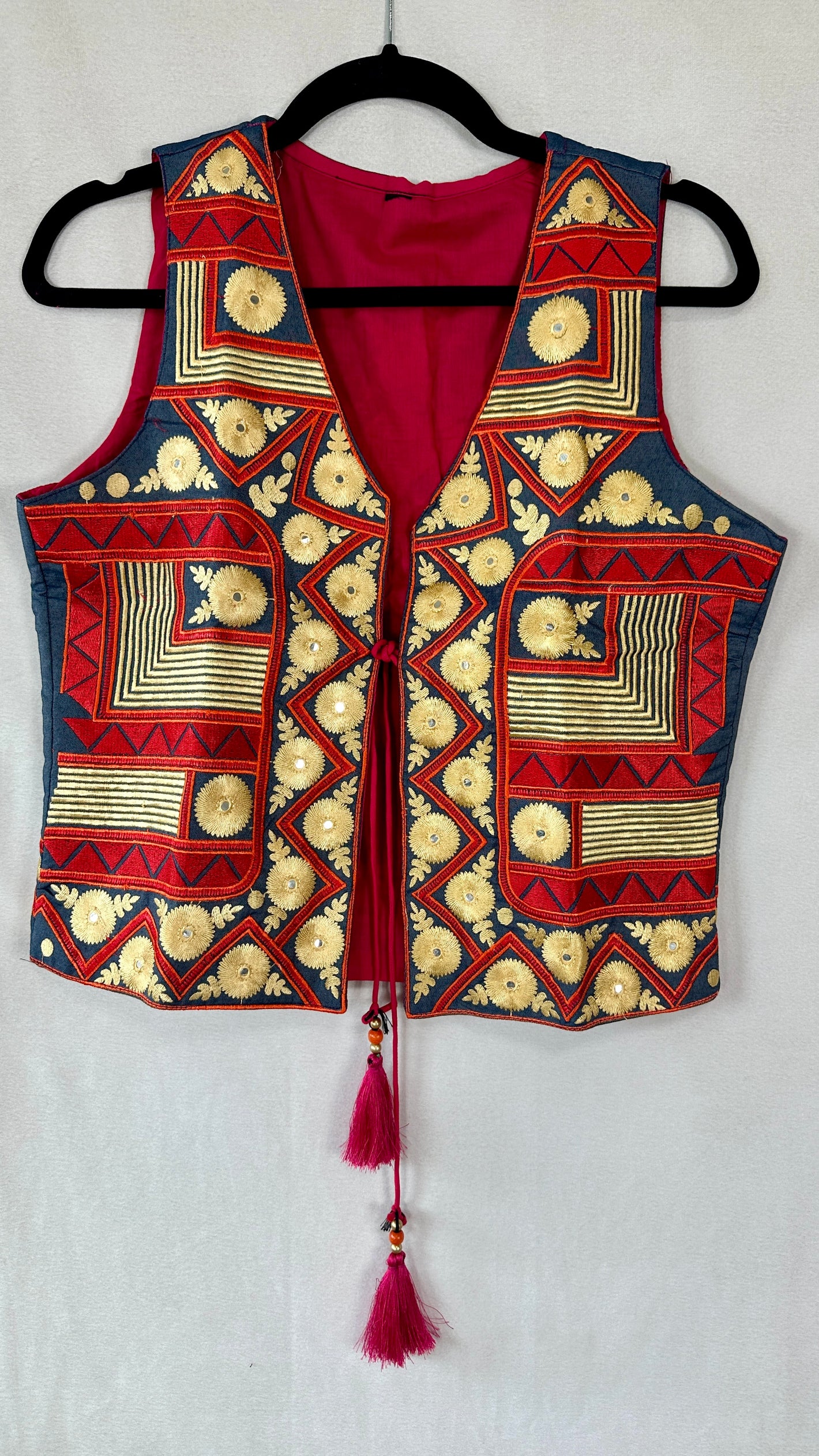 Jacket with thread embroidery