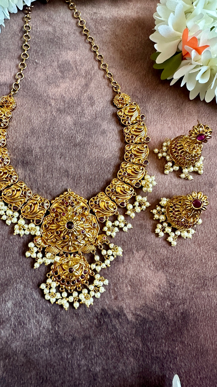 Short necklace with Jhumka