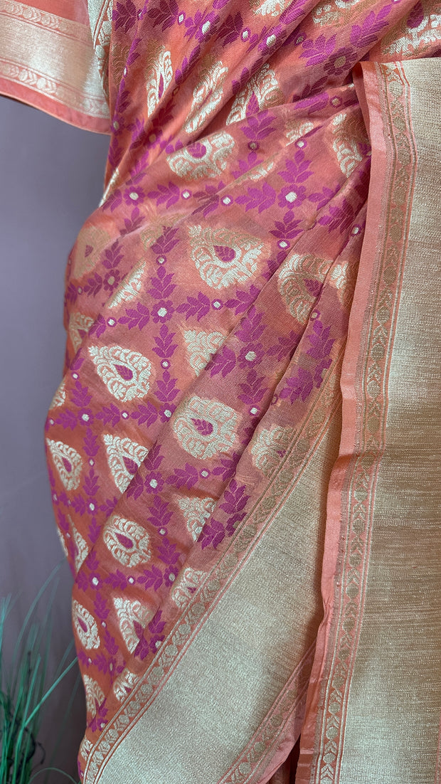 Soft Kora Silk Saree with Pink Weaved Pattern, stitched blouse