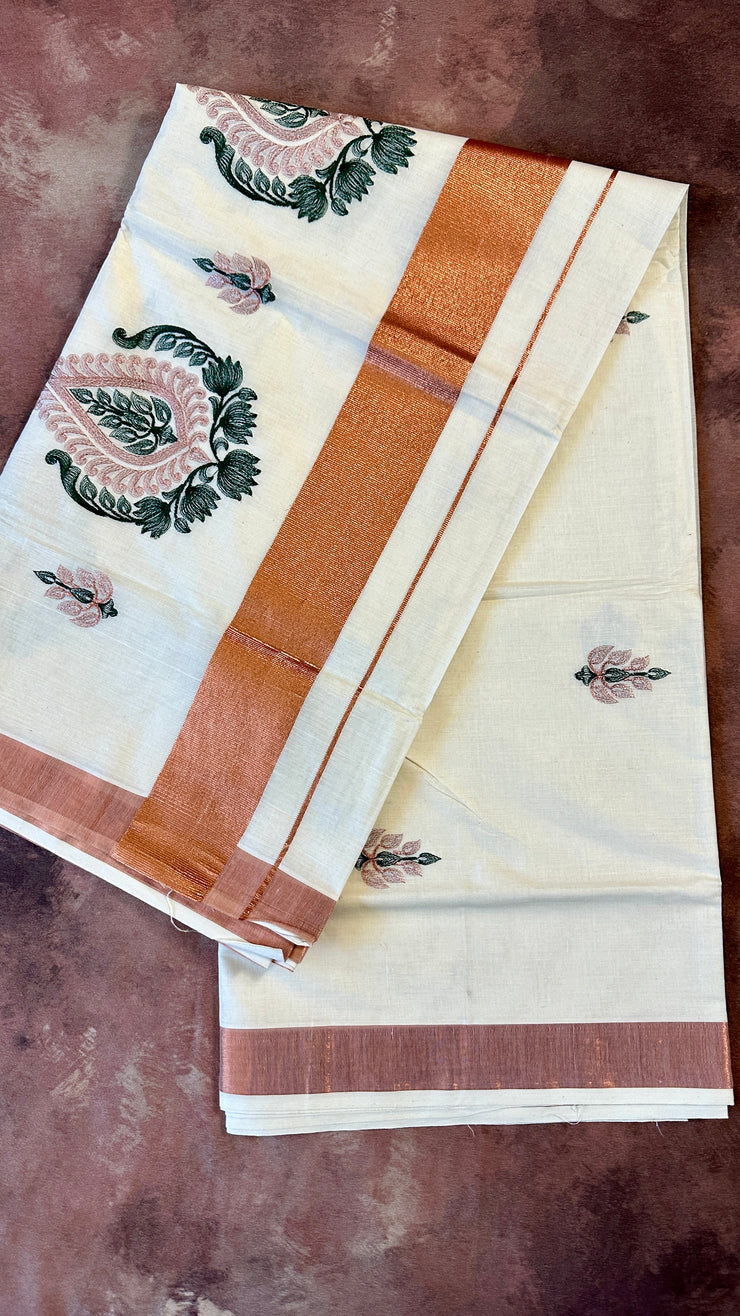 Set saree with thread embroidery