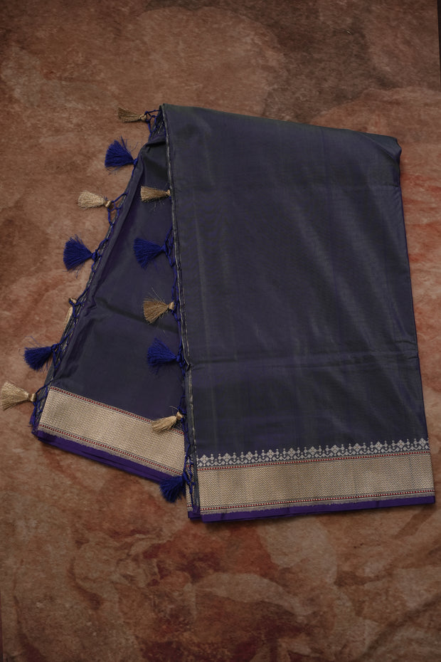 Handloom pure organza crepe silk saree with silver and gold weaved boder, with stitched blouse