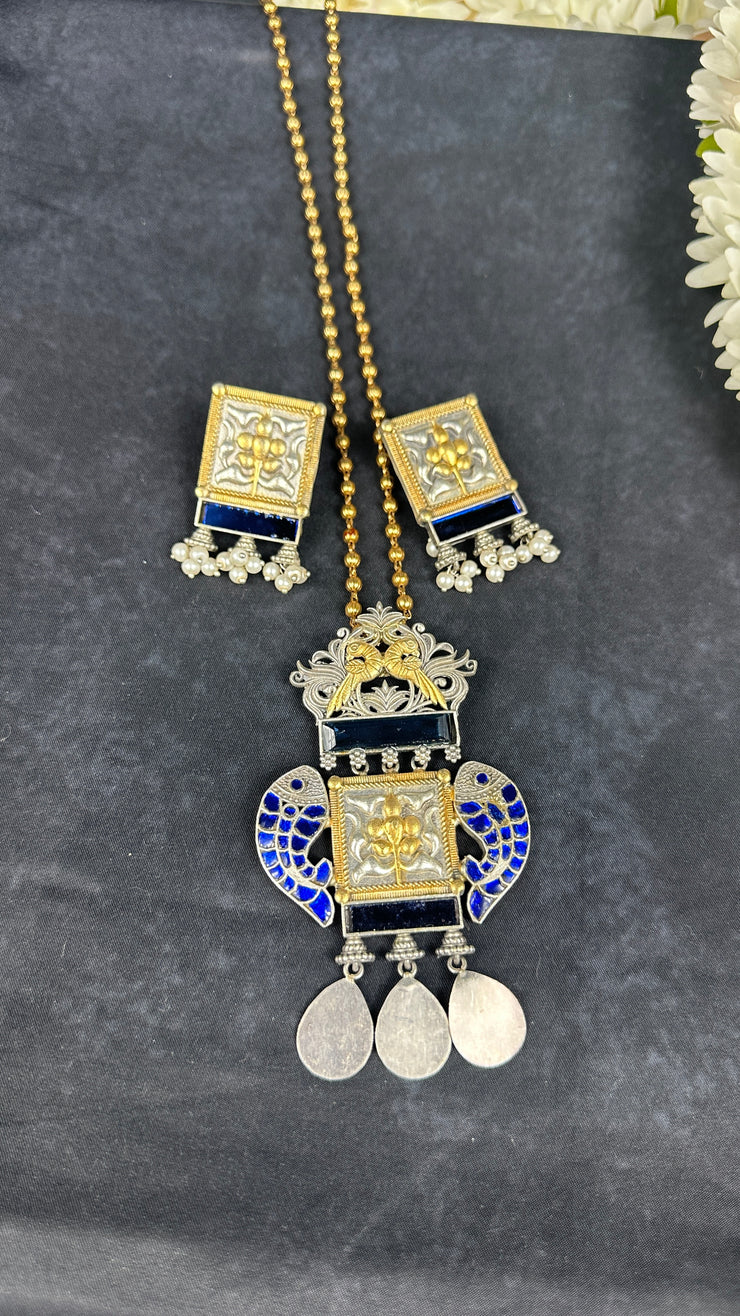 Dual tone necklace with jadau kundan pendant and earrings