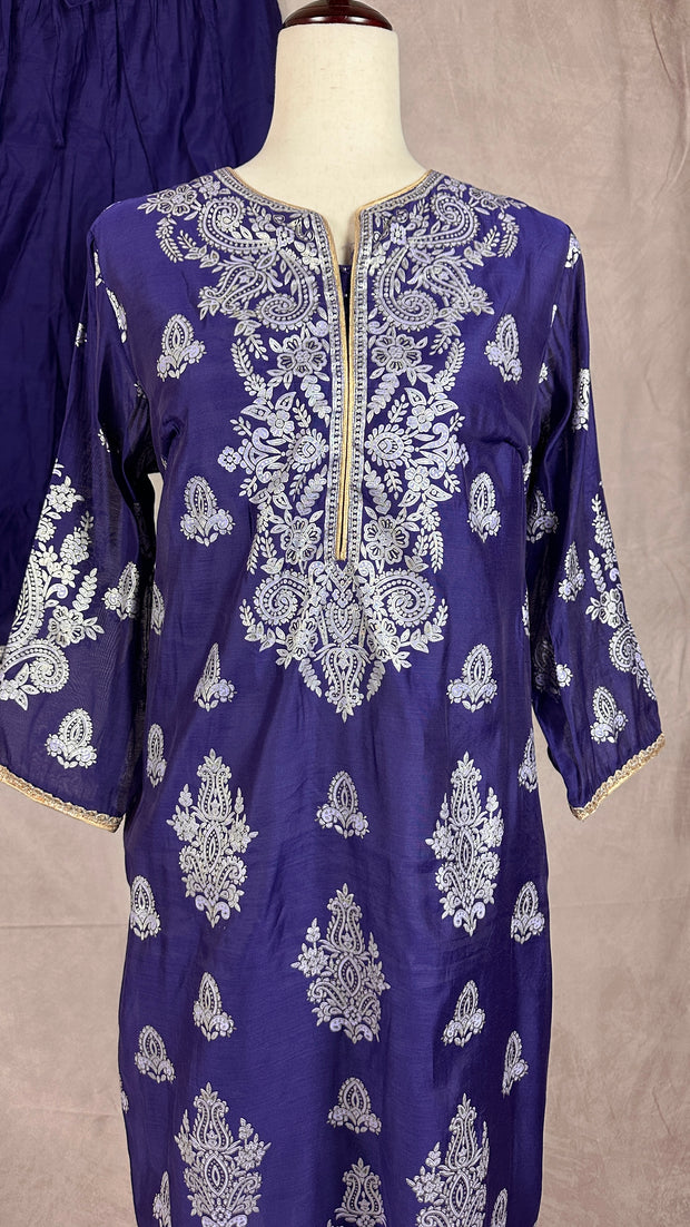 Purple banarsi silk kurti with foil print and bottom