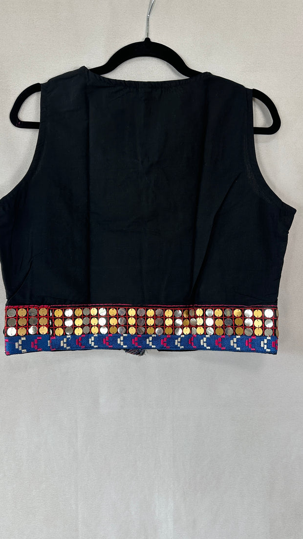 Jacket with thread embroidery