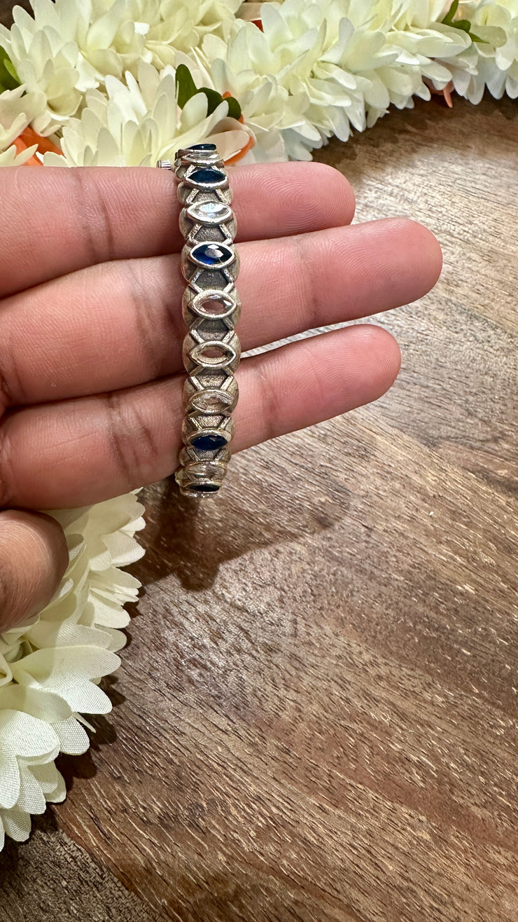 Screw type bangle with blue and white stone