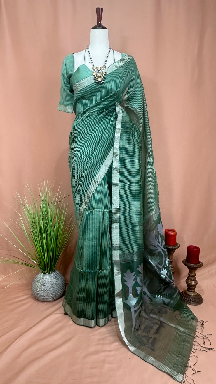 Silk linen saree with jamdani weaved pallu, with stitched blouse