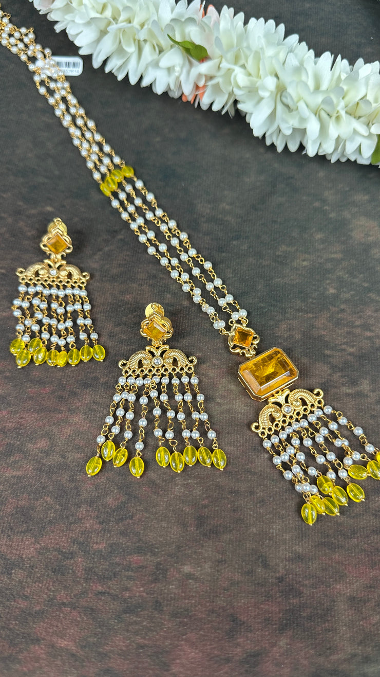 Pearl necklace with Yellow stone and chandlier earrings