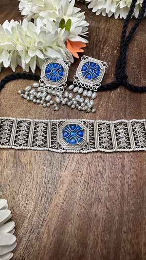 Choker with blue stone and stud