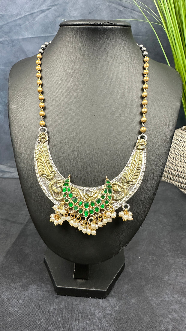 Dual tone necklace with jadau kundan pendant