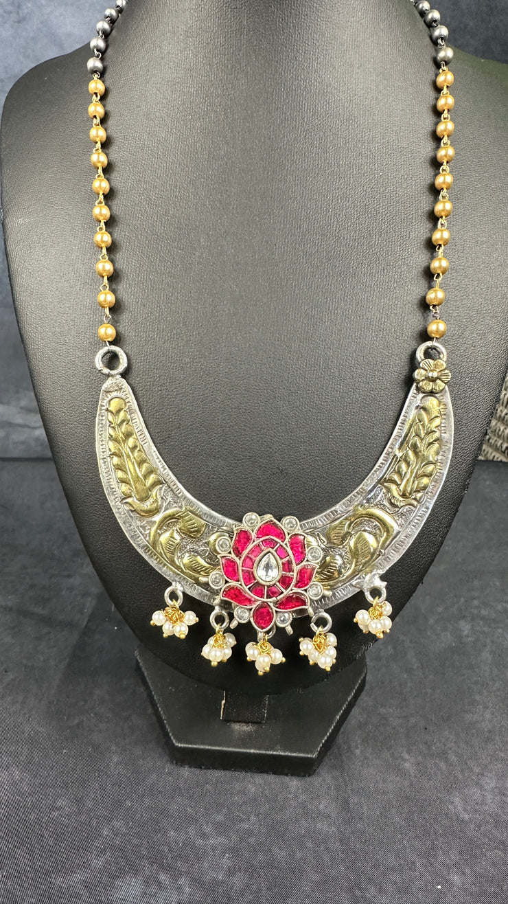 Dual tone necklace with jadau kundan pendant