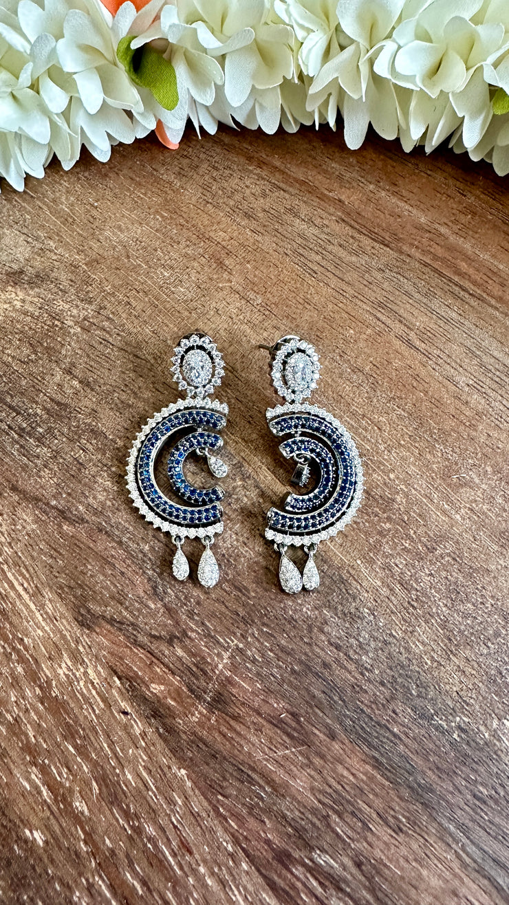 Earring with Navy blue stone